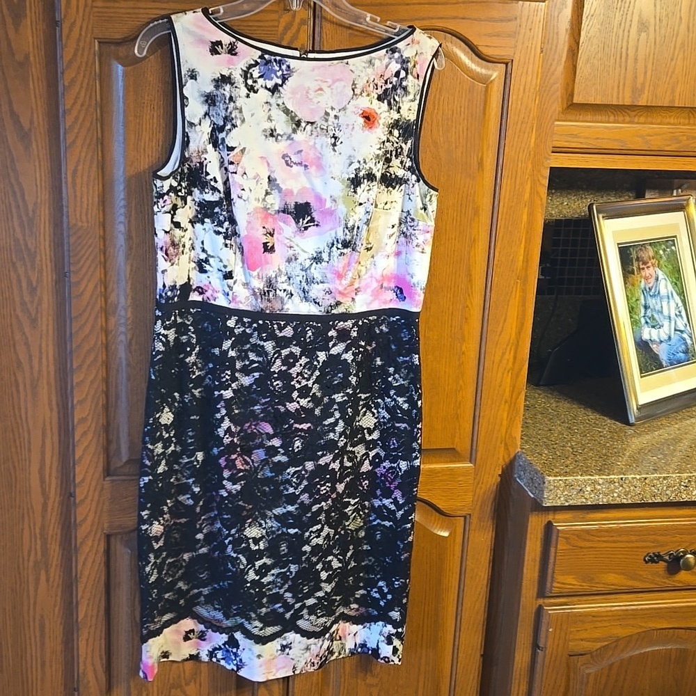 Maggy London Dress with cute lace overlay on skirt. Size 12